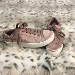 Do you Madame velvet shoes